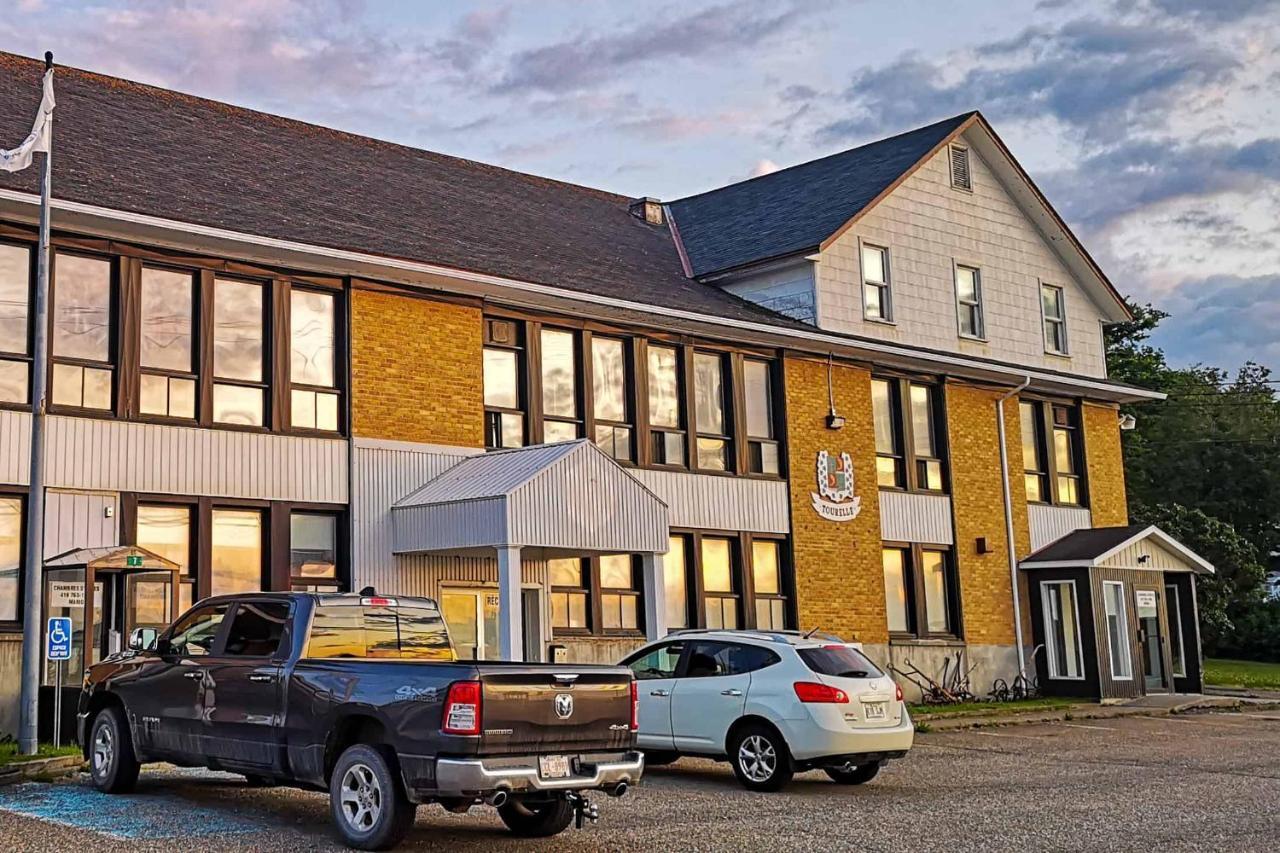 Lofts Hôtel Gaspésie Sainte Anne-des-Chênes Extérieur photo