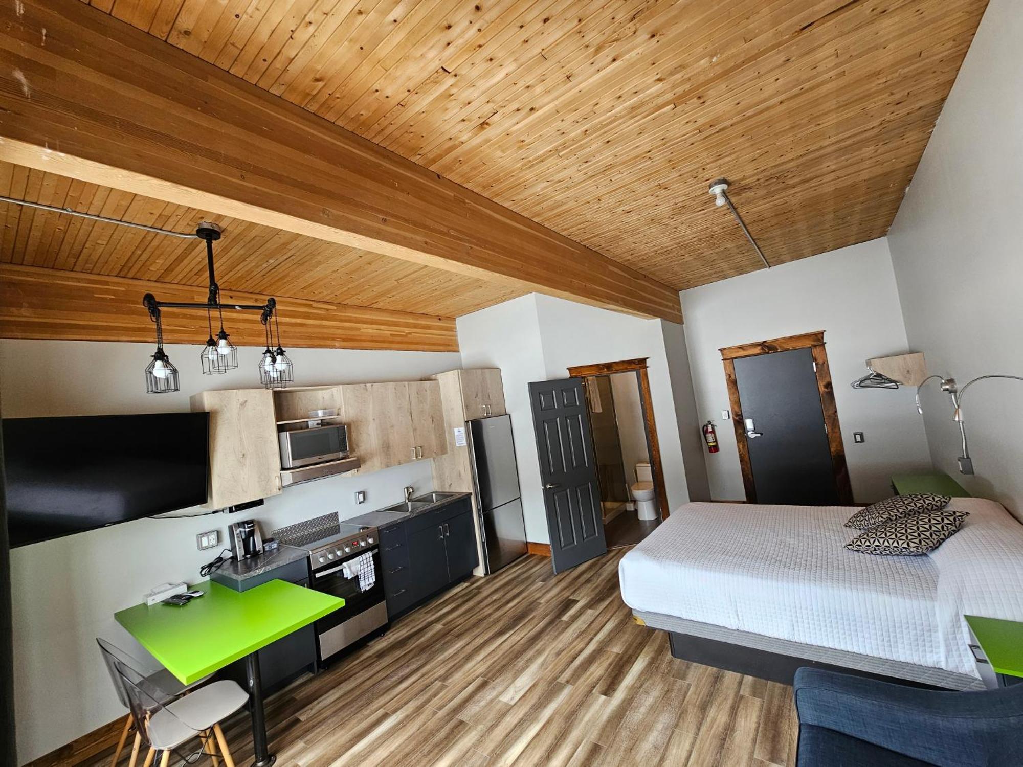 Lofts Hôtel Gaspésie Sainte Anne-des-Chênes Extérieur photo