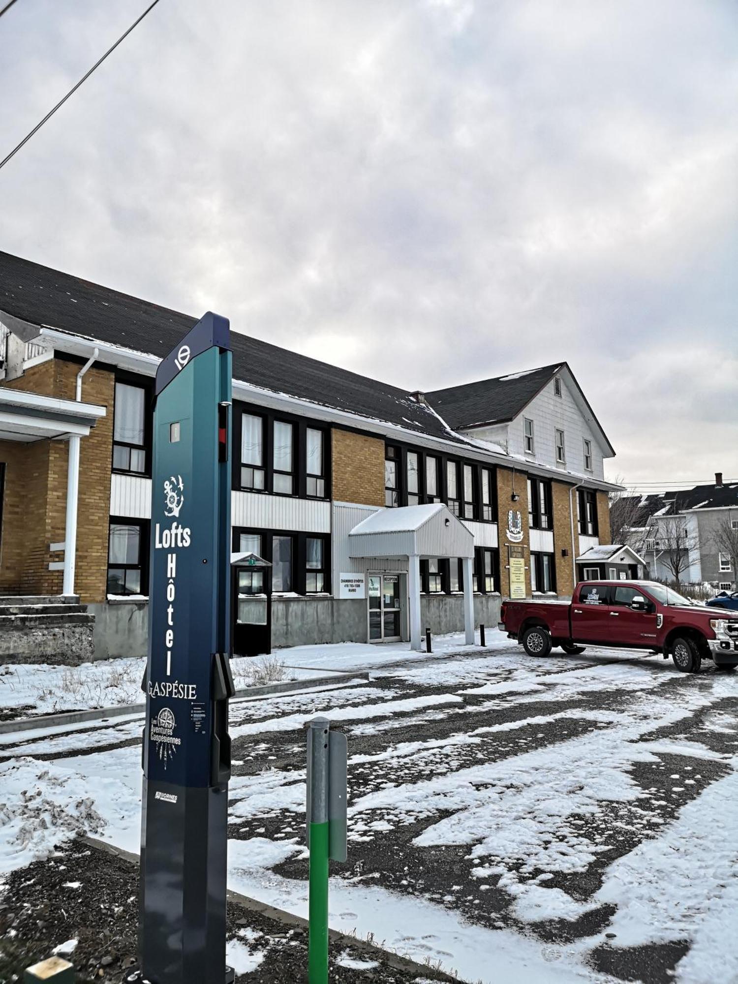Lofts Hôtel Gaspésie Sainte Anne-des-Chênes Extérieur photo