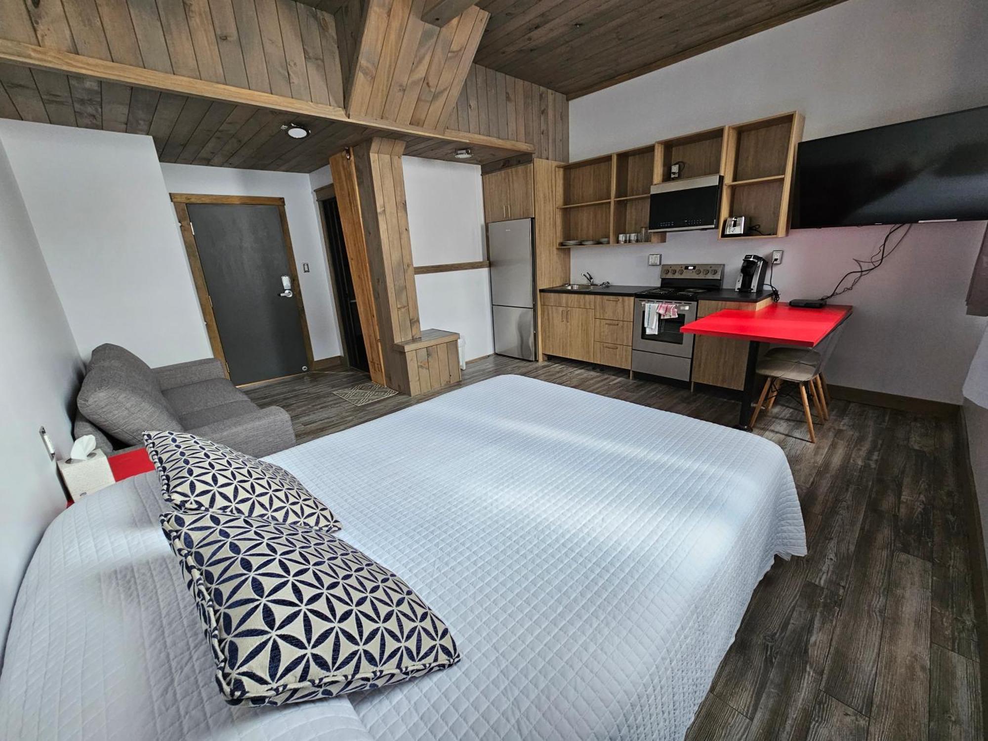 Lofts Hôtel Gaspésie Sainte Anne-des-Chênes Extérieur photo